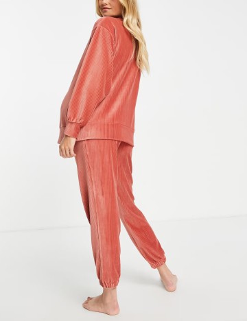 Compleu pijamale ASOS, roz