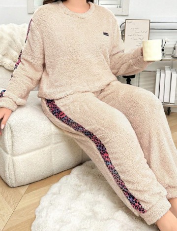 Compleu pijamale Shein Curve+, crem