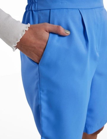 Pantaloni scurți Pieces, albastru
