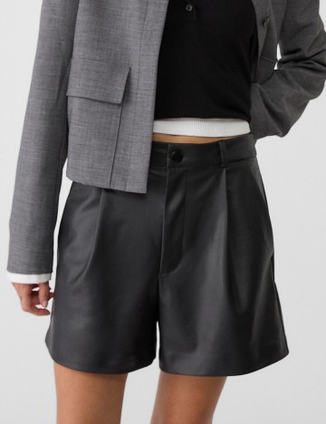 Pantaloni scurți Stradivarius, negru