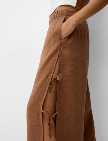 Pantaloni Bershka, maro