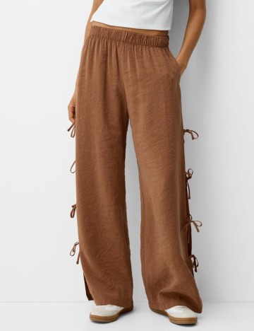 Pantaloni Bershka, maro