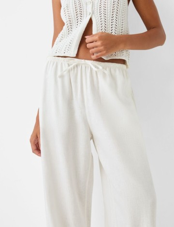 Pantaloni Bershka, alb