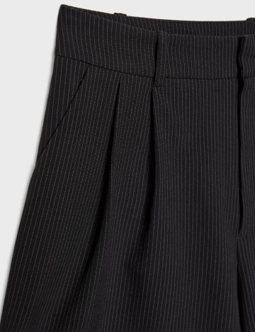 Pantaloni scurți Stradivarius, negru