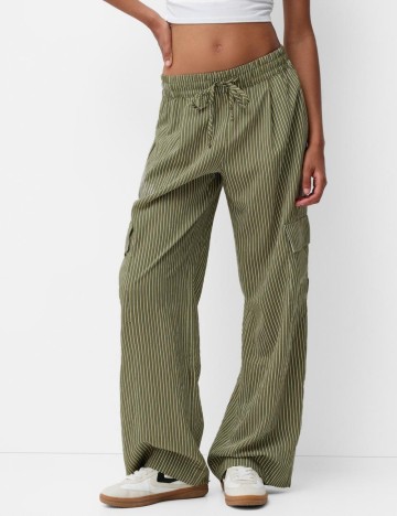 Pantaloni Bershka, verde