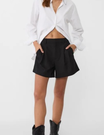 Pantaloni scurți Stradivarius, negru