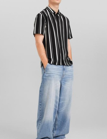 Cămașă cu m&acirc;necă scurtă Bershka, negru