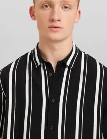 Cămașă cu m&acirc;necă scurtă Bershka, negru