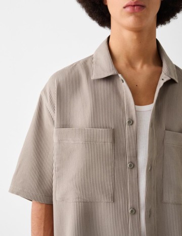 Cămașă cu m&acirc;necă scurtă Bershka, bej