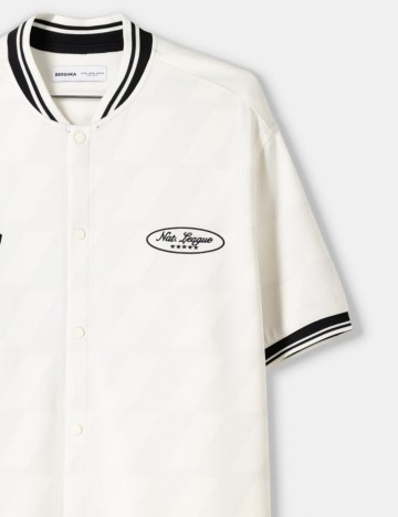 Cămașă cu m&acirc;necă scurtă Bershka, crem