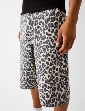 Pantaloni scurți Bershka, mix culori