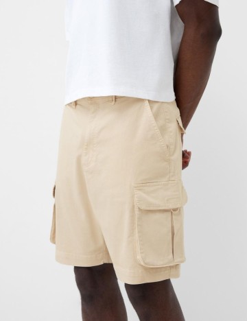 Pantaloni scurți Bershka, crem