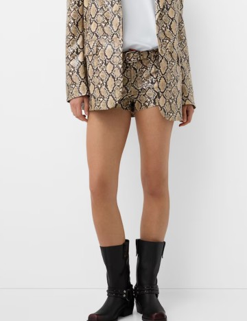 Pantaloni scurți Bershka, mix culori