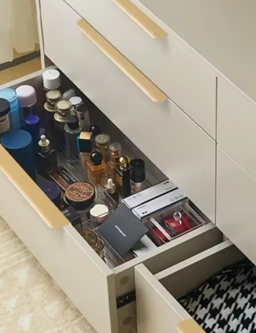 M&acirc;ner Shein, auriu