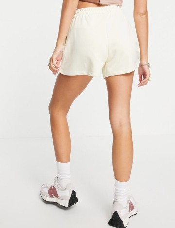 Pantaloni scurți WEEKDAY, crem