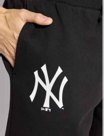 Pantaloni scurți New Era, negru