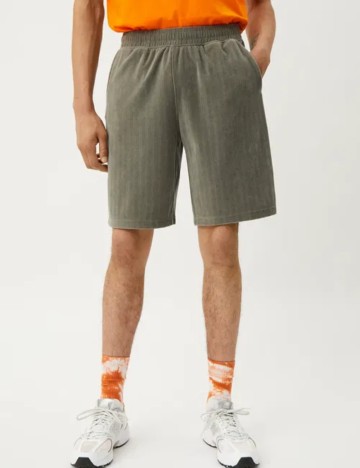 Pantaloni scurți WEEKDAY, verde